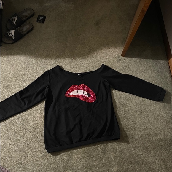 MAGICMK Black Long Sleeve Top with Red Sequin Lips Graphic - Picture 1 of 7